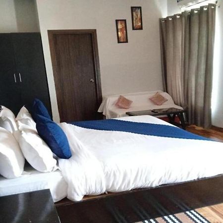 Vrindavan Dreams Hotel And Suites Exterior foto