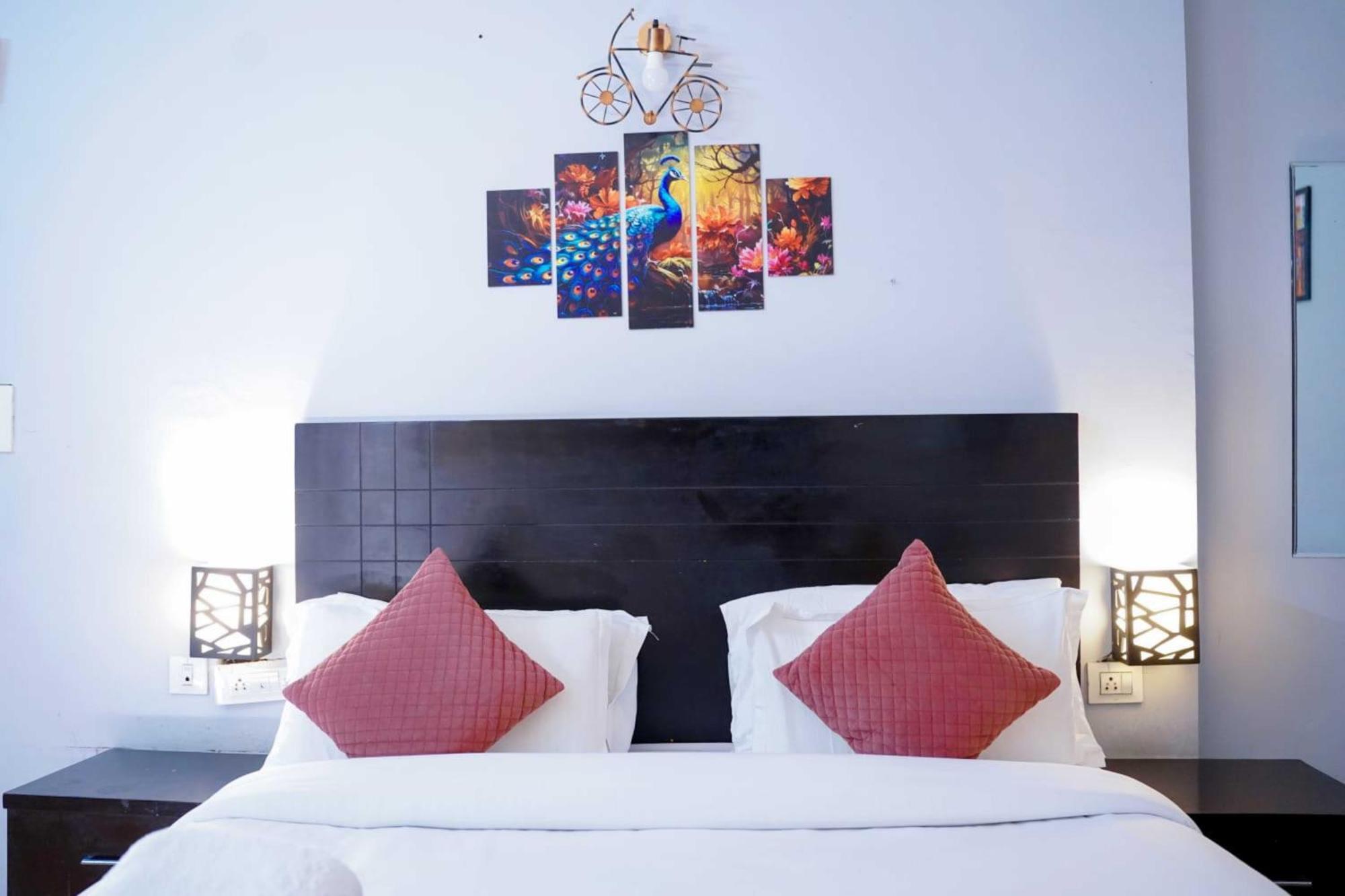 Vrindavan Dreams Hotel And Suites Exterior foto