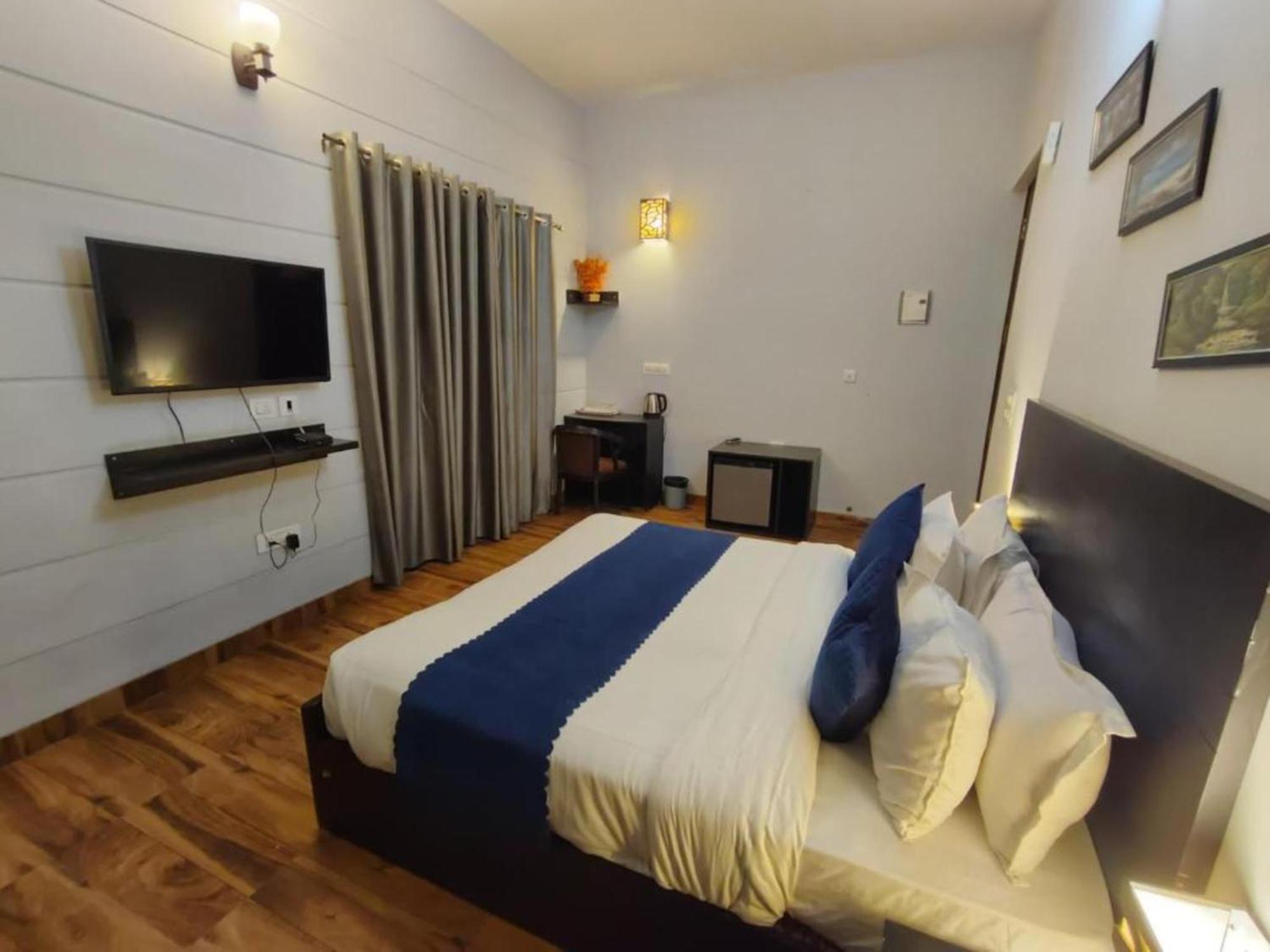 Vrindavan Dreams Hotel And Suites Exterior foto