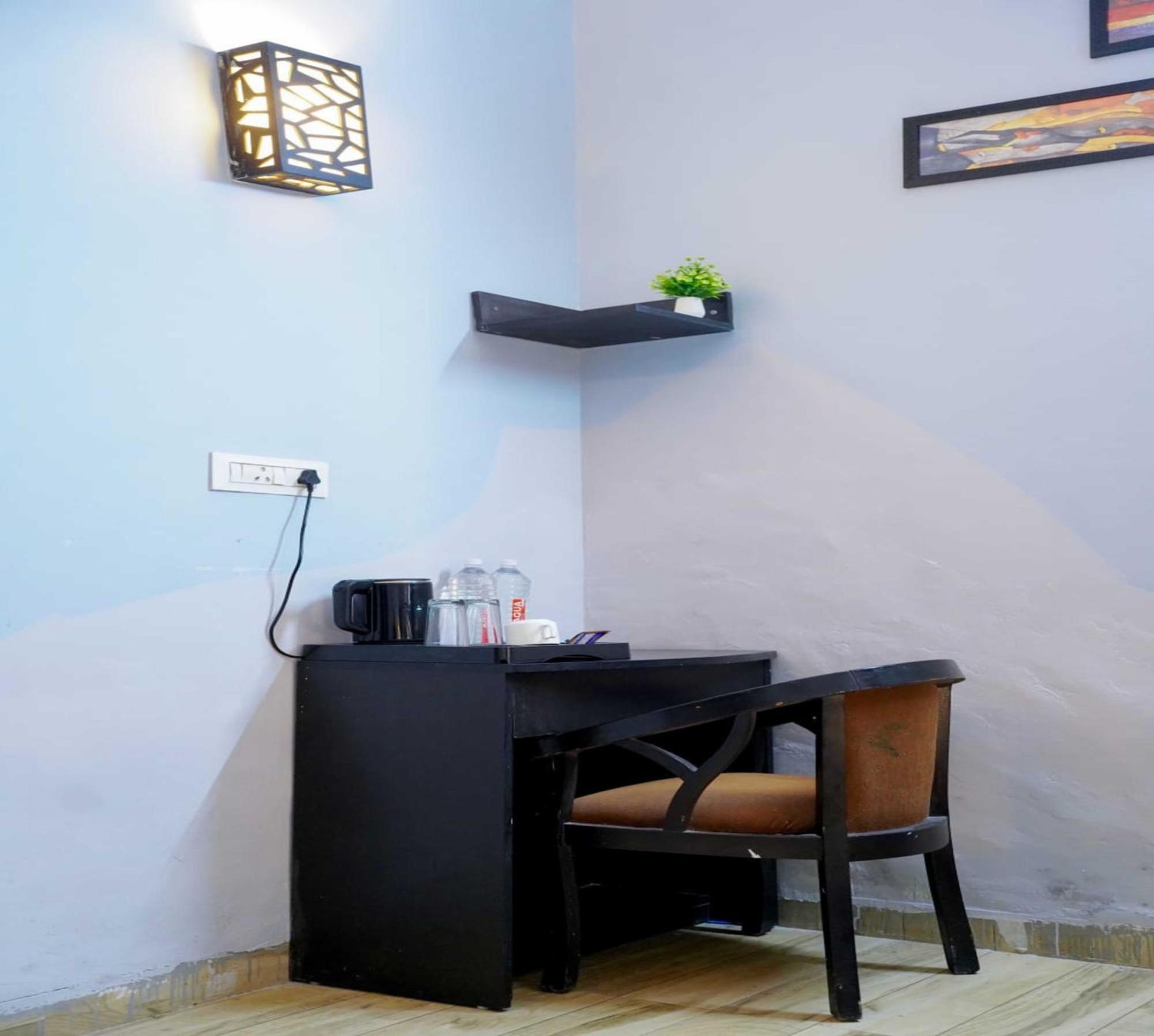 Vrindavan Dreams Hotel And Suites Exterior foto