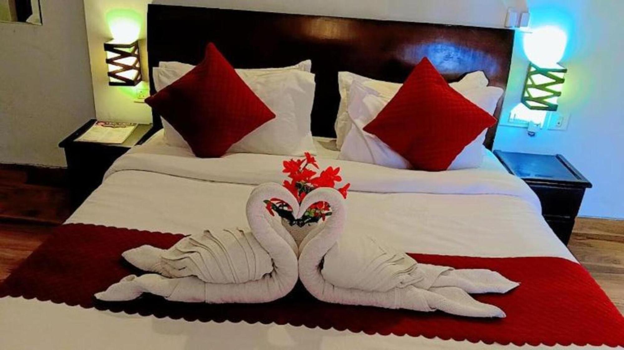 Vrindavan Dreams Hotel And Suites Exterior foto