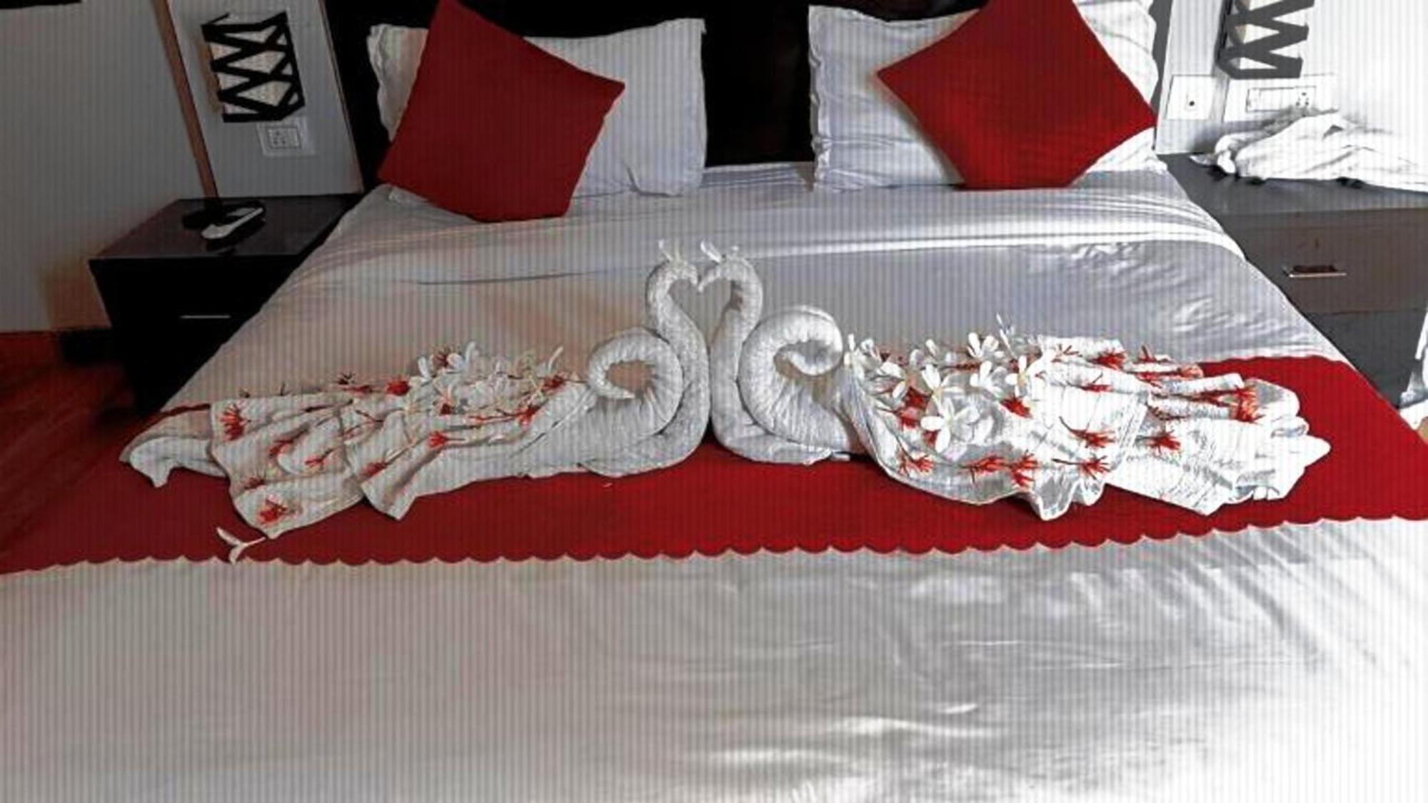 Vrindavan Dreams Hotel And Suites Exterior foto