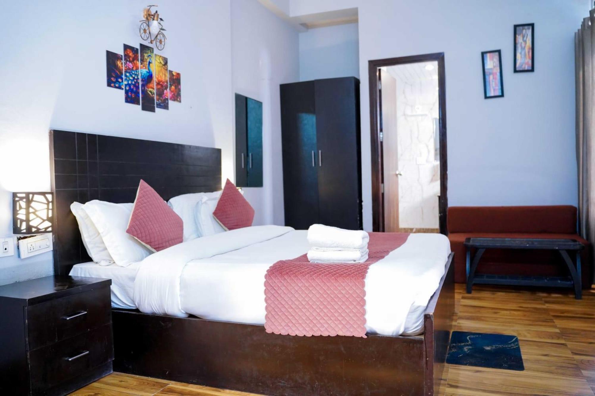 Vrindavan Dreams Hotel And Suites Exterior foto