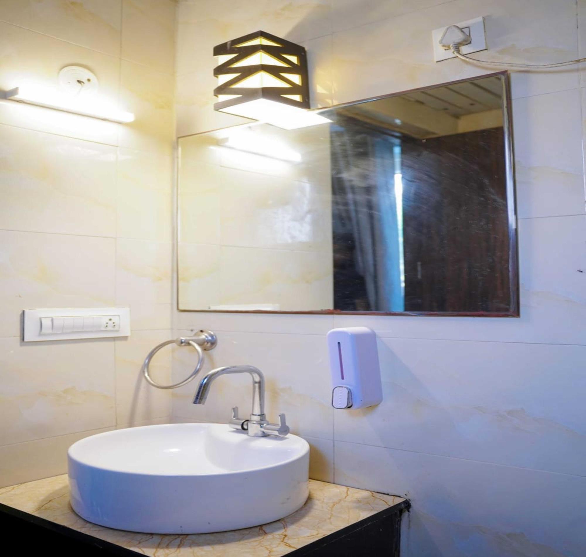 Vrindavan Dreams Hotel And Suites Exterior foto