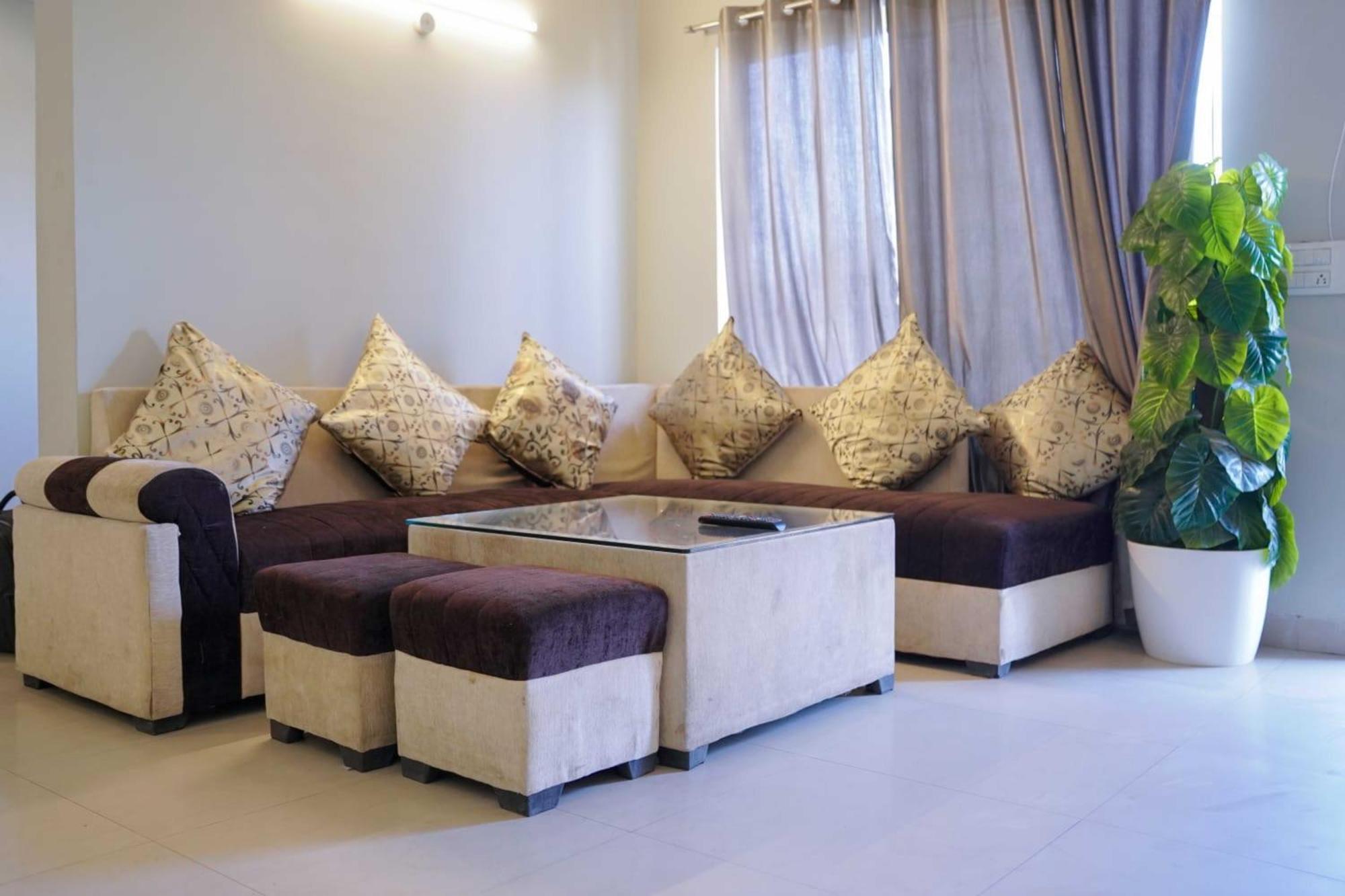 Vrindavan Dreams Hotel And Suites Exterior foto