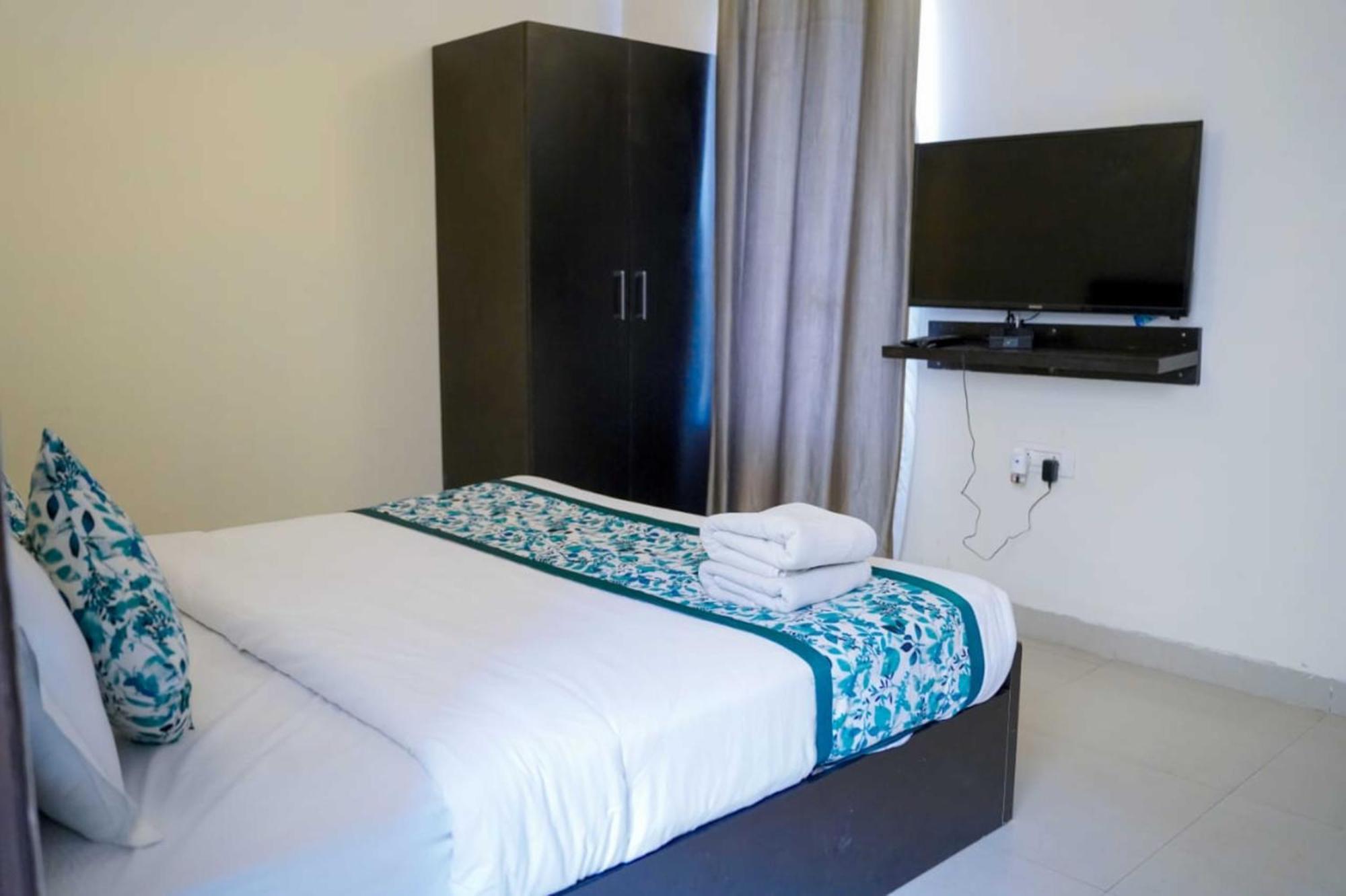 Vrindavan Dreams Hotel And Suites Exterior foto