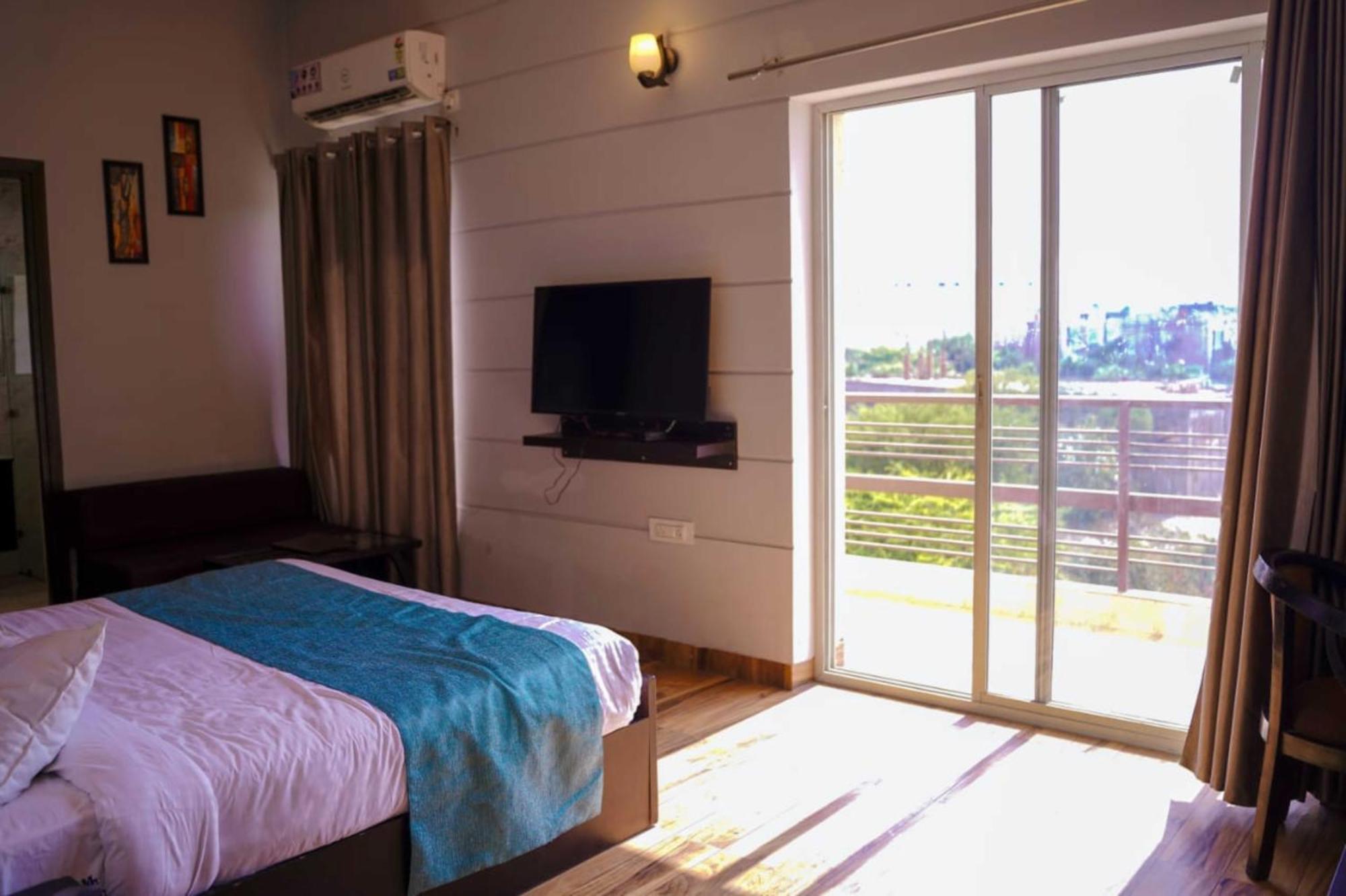 Vrindavan Dreams Hotel And Suites Exterior foto
