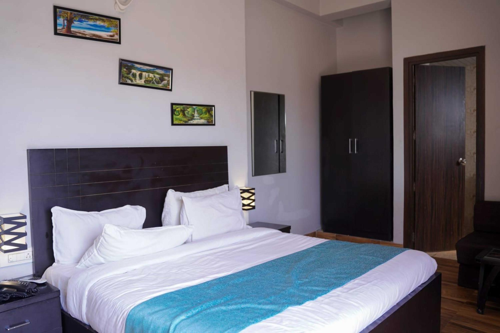 Vrindavan Dreams Hotel And Suites Exterior foto