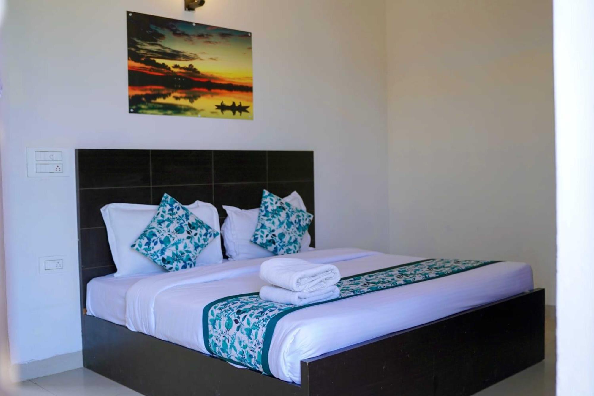 Vrindavan Dreams Hotel And Suites Exterior foto