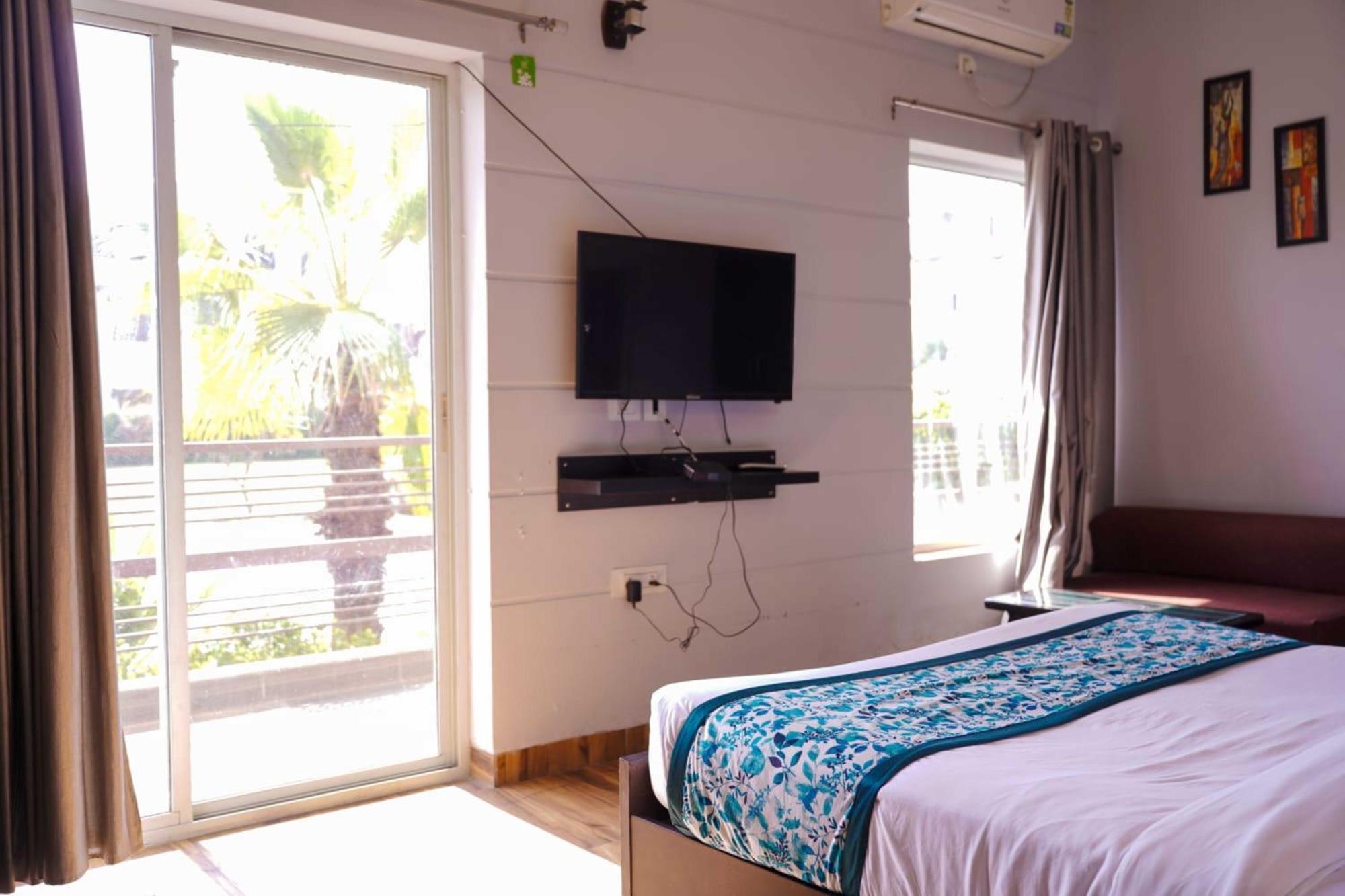 Vrindavan Dreams Hotel And Suites Exterior foto