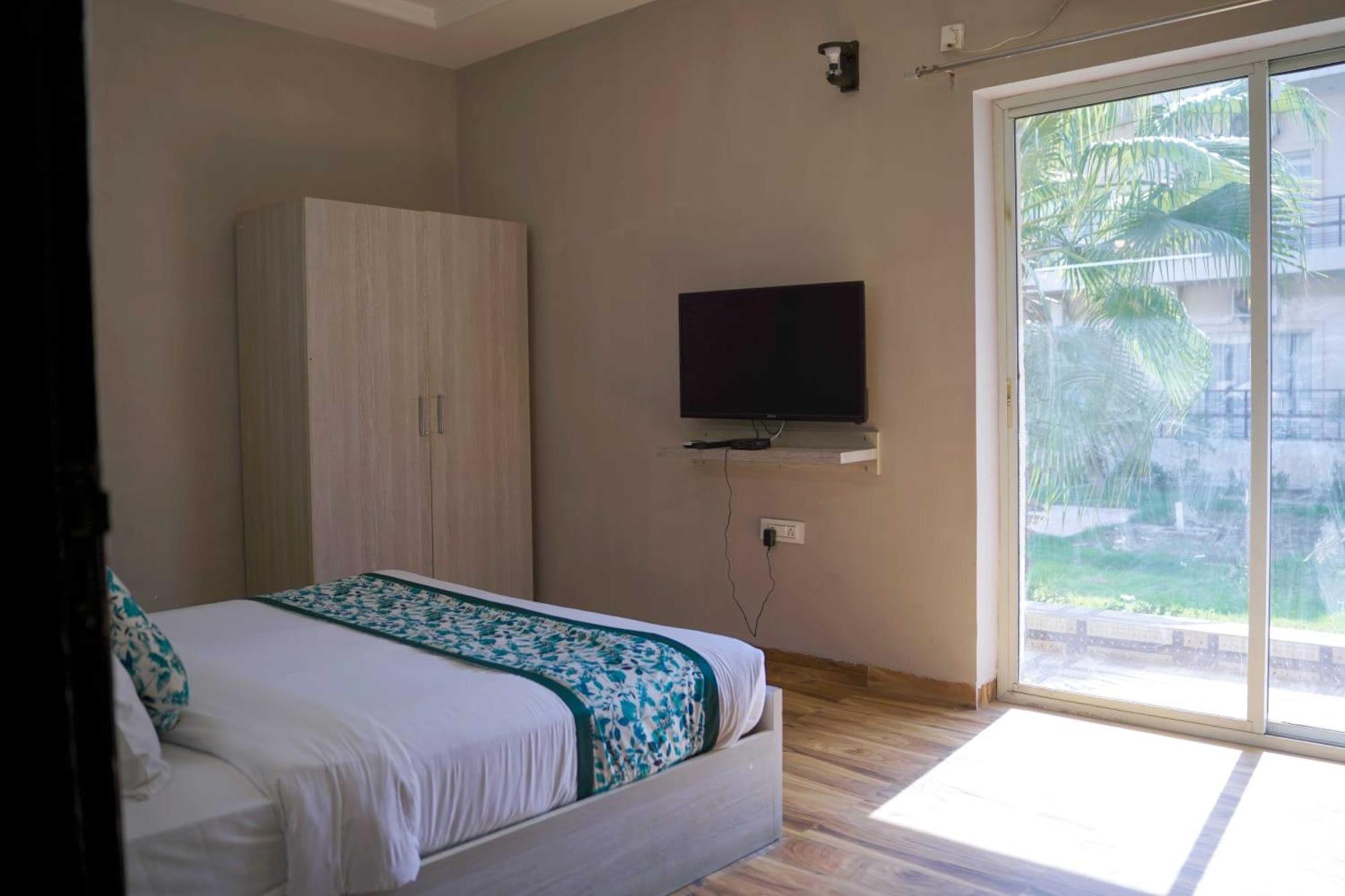 Vrindavan Dreams Hotel And Suites Exterior foto