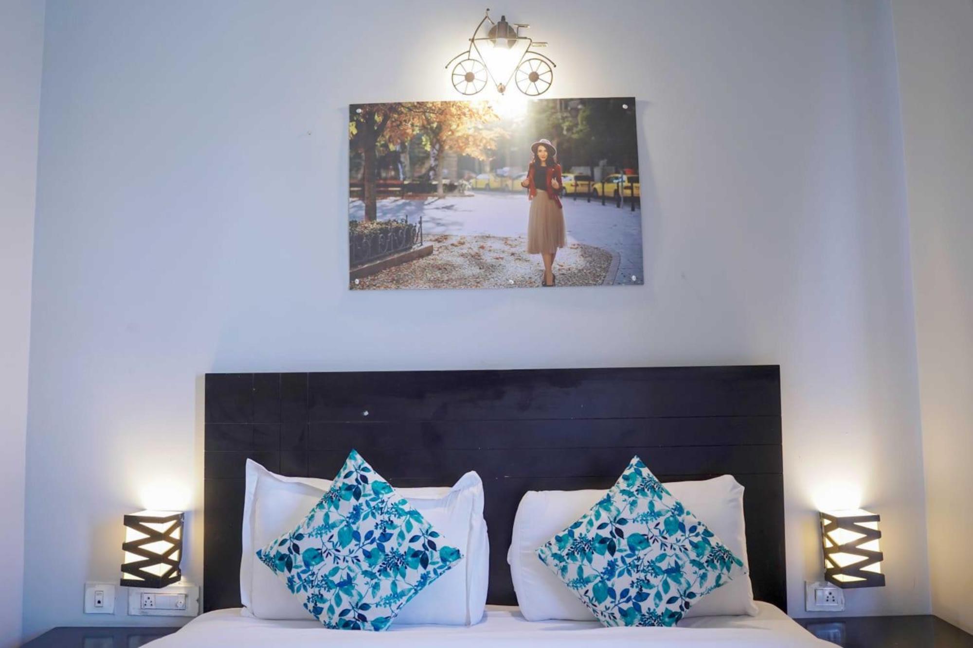 Vrindavan Dreams Hotel And Suites Exterior foto
