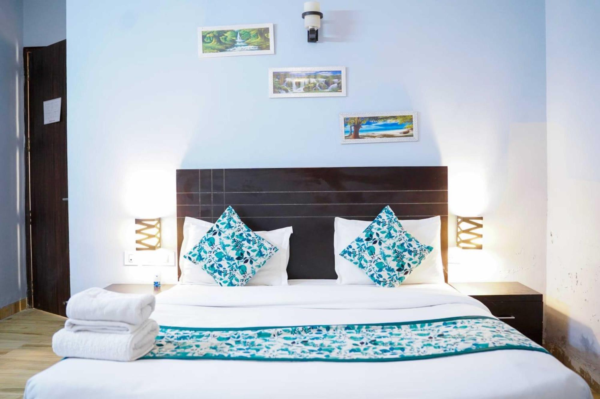 Vrindavan Dreams Hotel And Suites Exterior foto